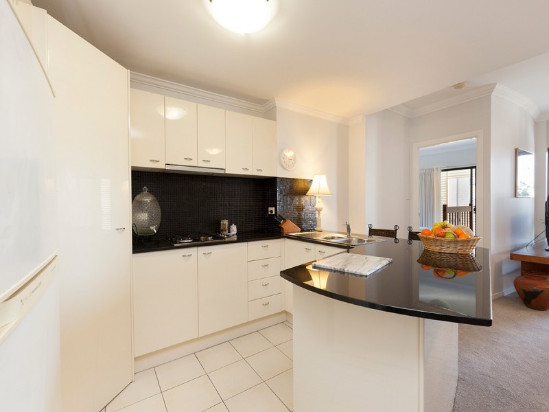 16/11 Grosvenor Road, Indooroopilly QLD 4068