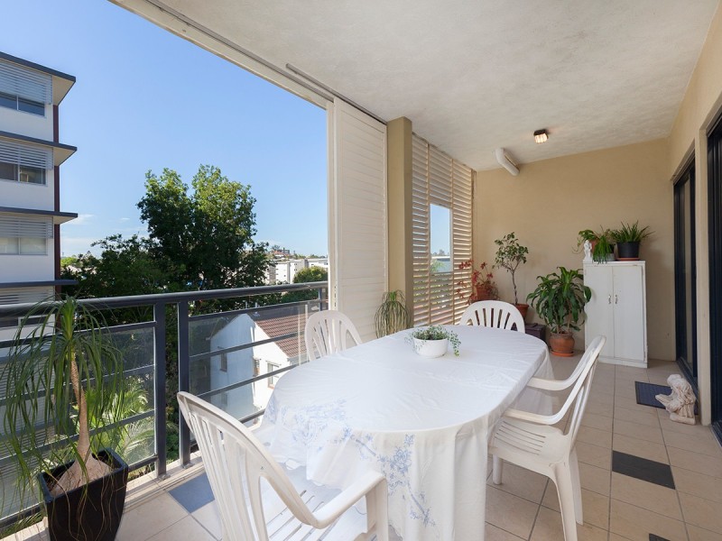 16/11 Grosvenor Road, Indooroopilly QLD 4068