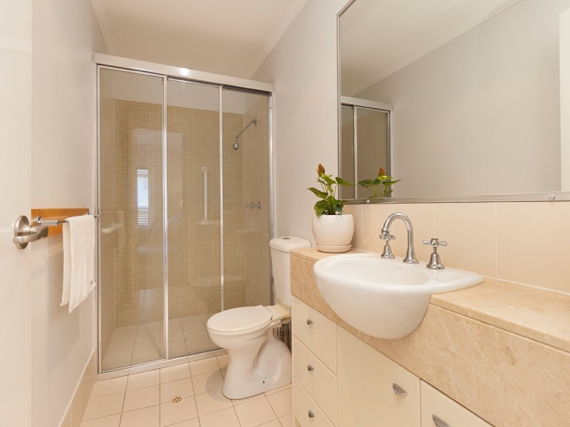 16/11 Grosvenor Road, Indooroopilly QLD 4068