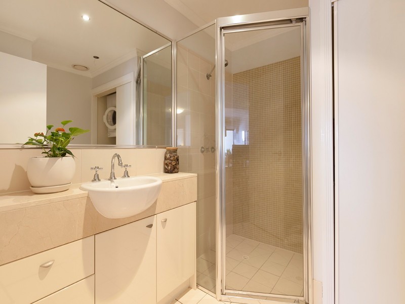 16/11 Grosvenor Road, Indooroopilly QLD 4068