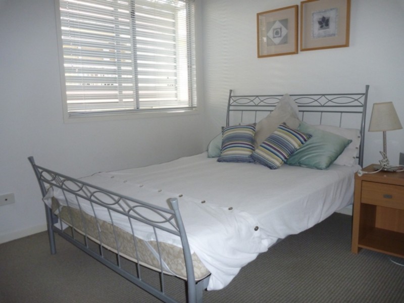 1/106 Carmody Road, St Lucia QLD 4067