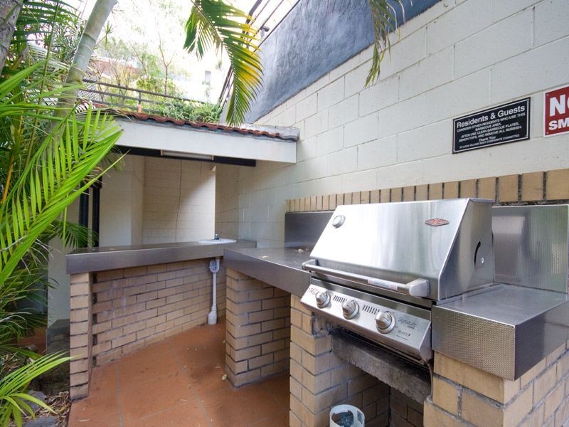 2/31 Bishop Street, St Lucia QLD 4067