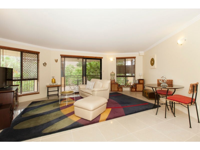 9/121 Sir Fred Schonell Drive, St Lucia QLD 4067