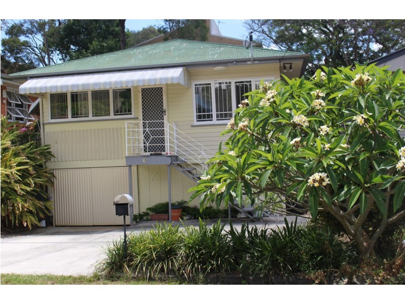 19 Warren Street, St Lucia QLD 4067