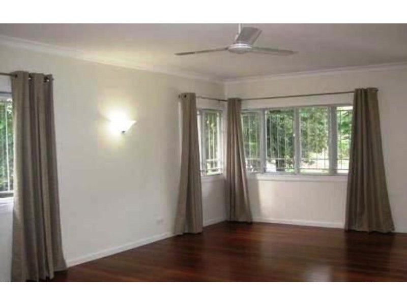 19 Warren Street, St Lucia QLD 4067