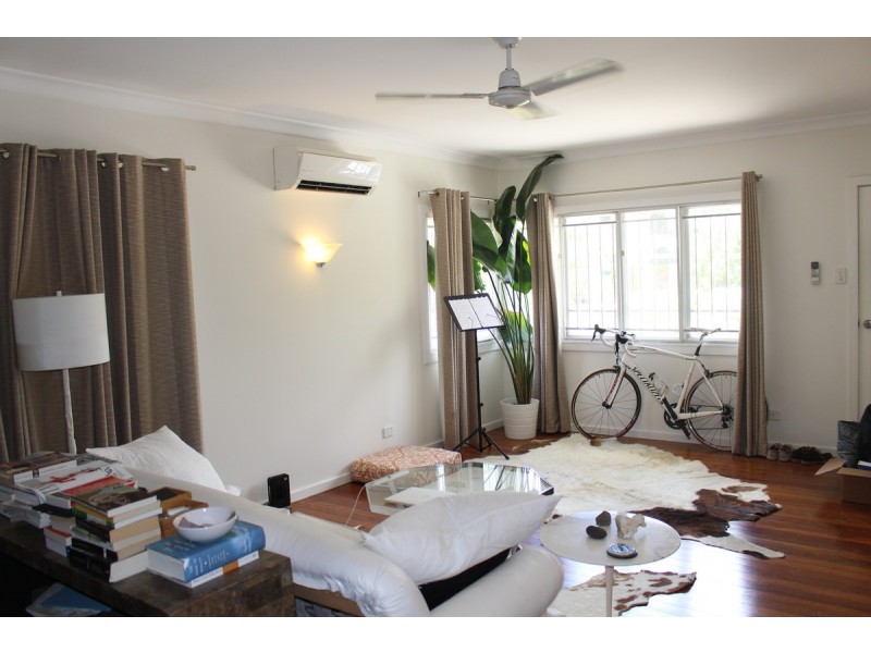 19 Warren Street, St Lucia QLD 4067