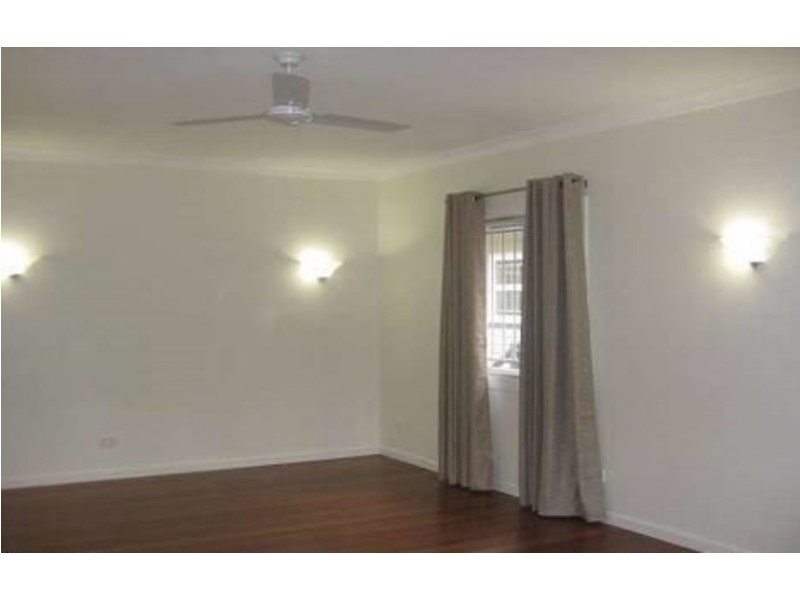 19 Warren Street, St Lucia QLD 4067