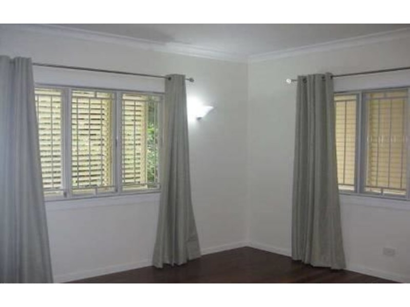19 Warren Street, St Lucia QLD 4067