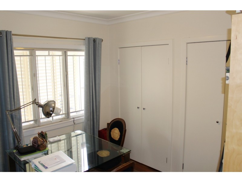 19 Warren Street, St Lucia QLD 4067