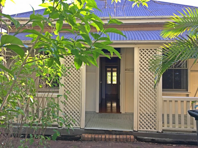 35 Swann Road, Taringa QLD 4068