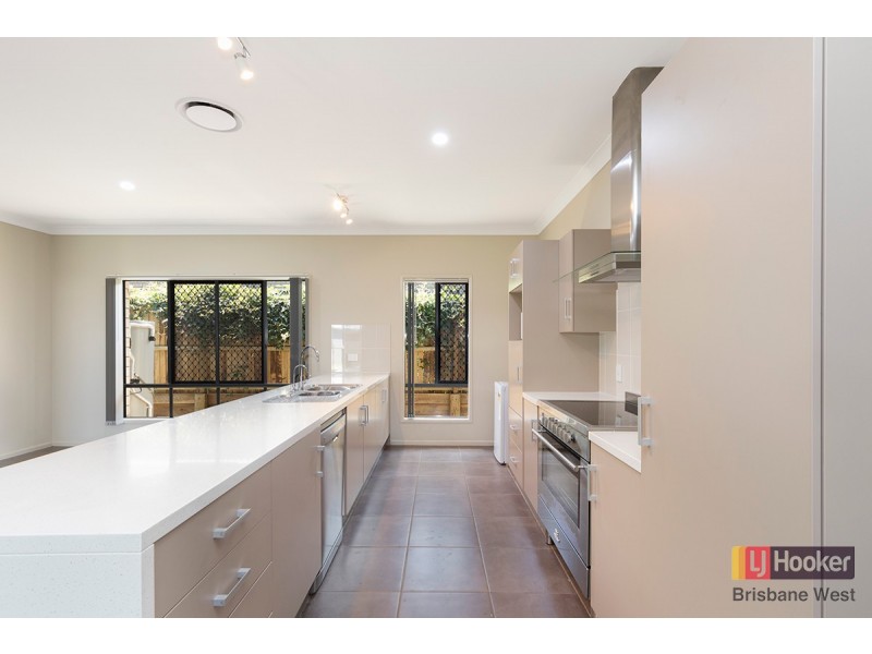 27 Lilly Pilly Place, Moggill QLD 4070