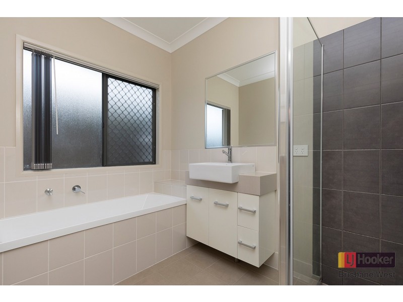 27 Lilly Pilly Place, Moggill QLD 4070