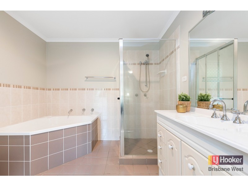 5A Pioneer Crescent, Bellbowrie QLD 4070