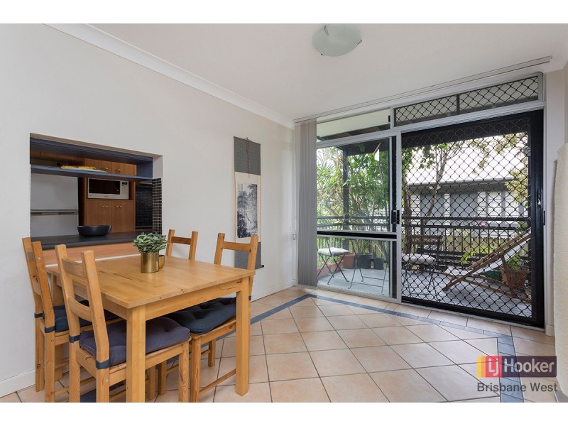 1/242 Carmody Road, St Lucia QLD 4067