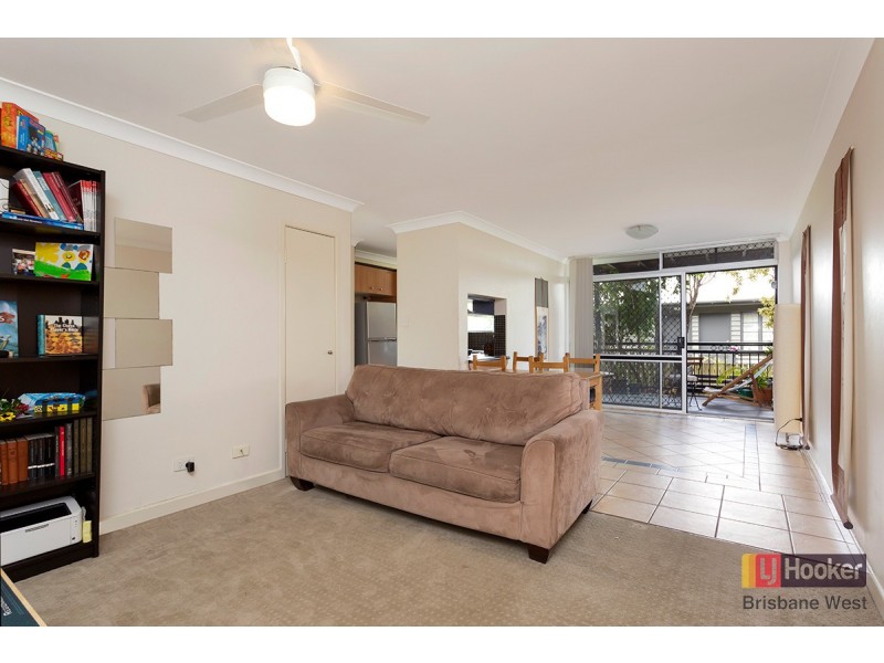 1/242 Carmody Road, St Lucia QLD 4067