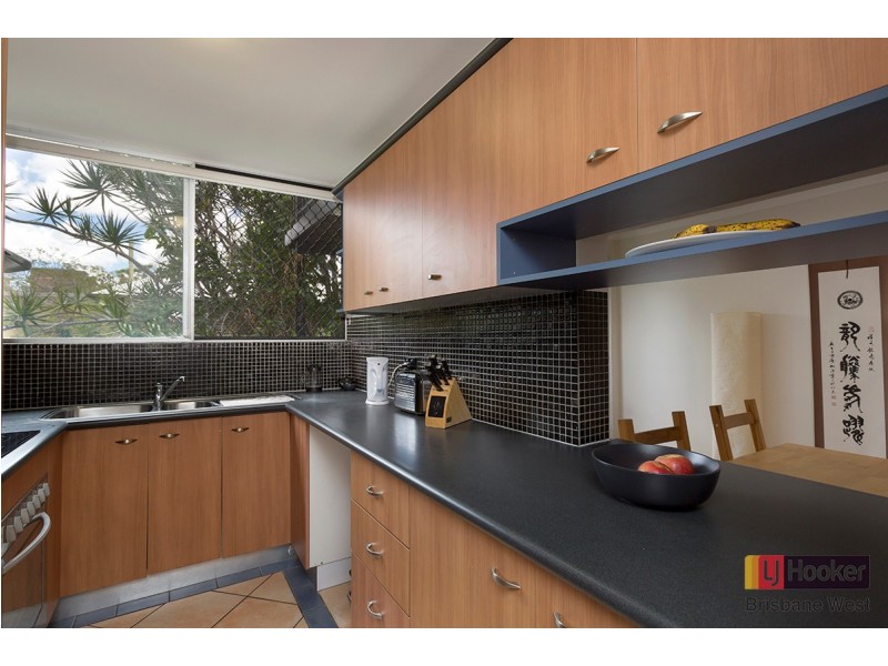 1/242 Carmody Road, St Lucia QLD 4067