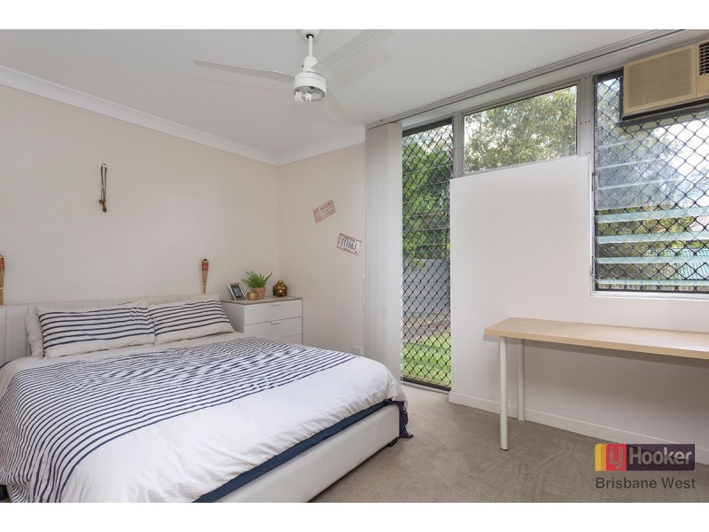 1/242 Carmody Road, St Lucia QLD 4067
