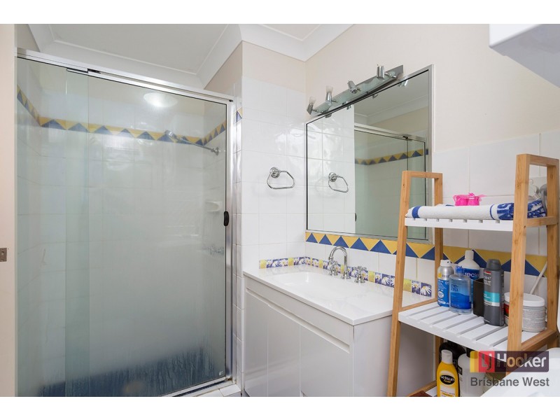 1/242 Carmody Road, St Lucia QLD 4067