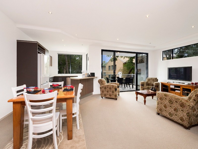 2/26 Lambert Road, Indooroopilly QLD 4068