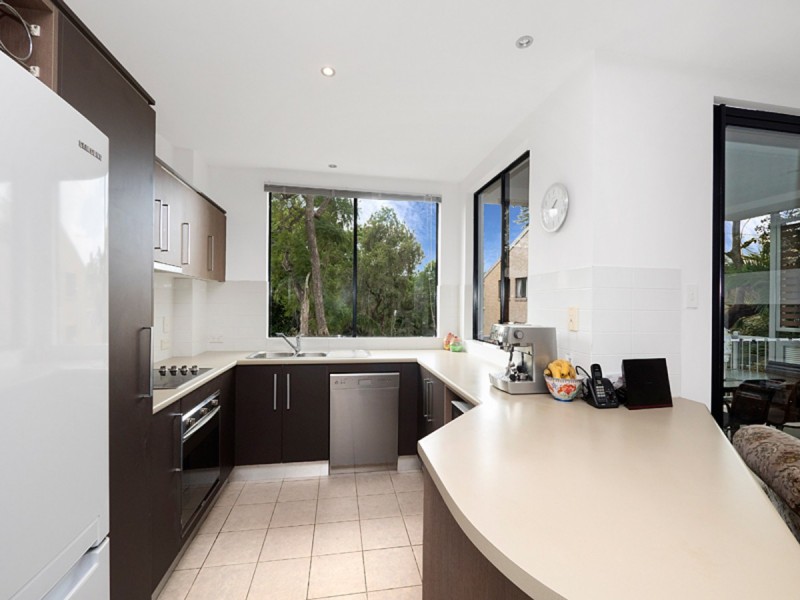 2/26 Lambert Road, Indooroopilly QLD 4068