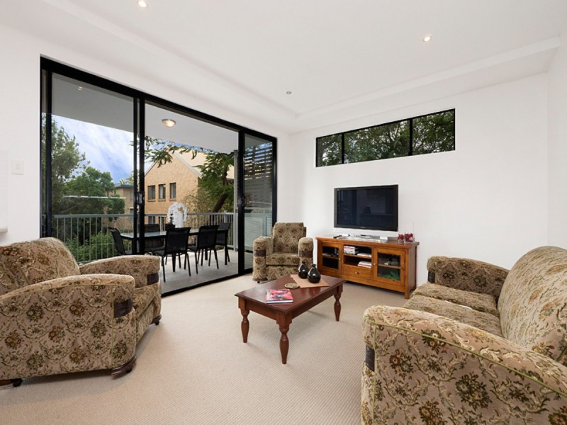2/26 Lambert Road, Indooroopilly QLD 4068