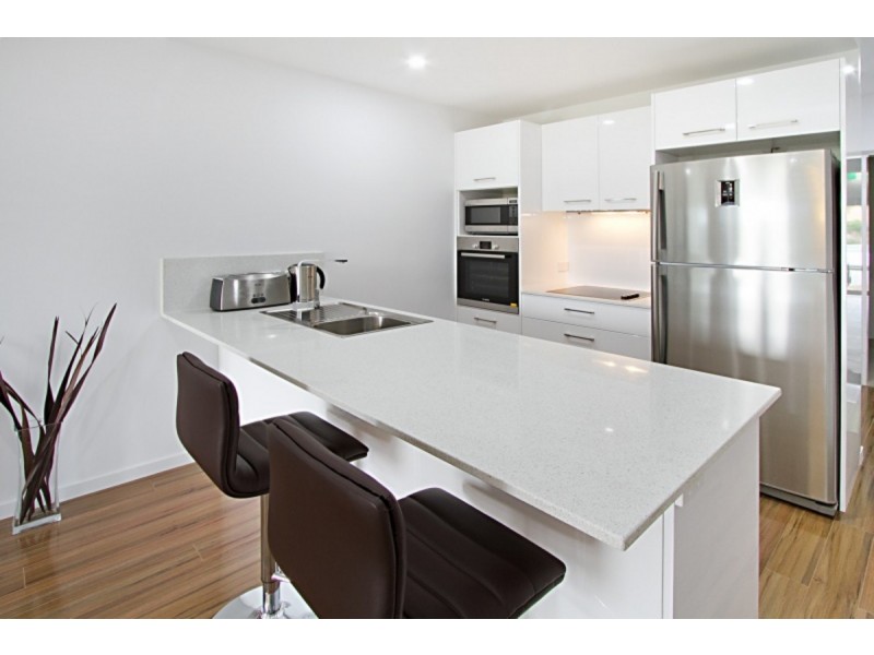 2/6 Carmody Road, St Lucia QLD 4067