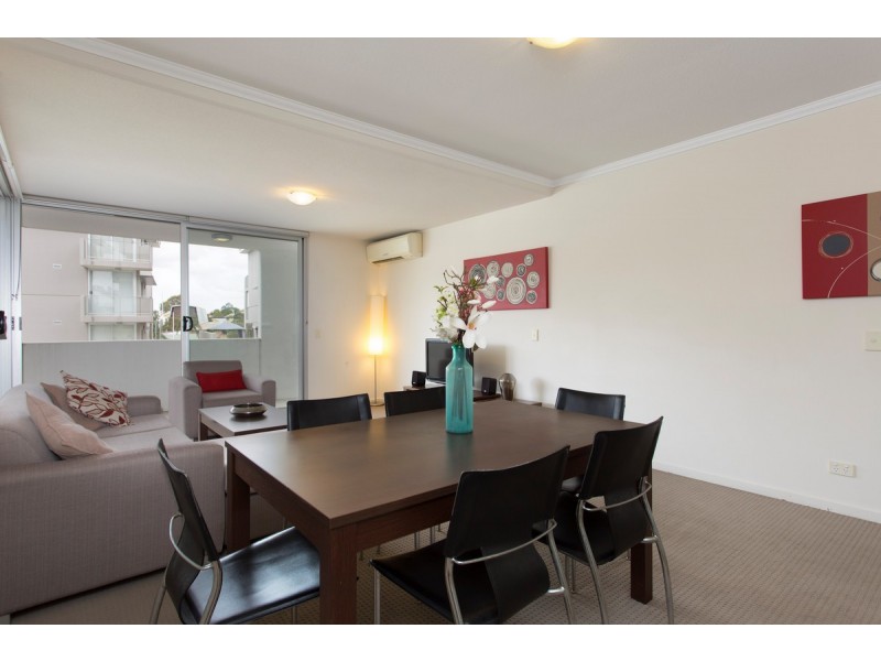 18/95 Clarence Road, Indooroopilly QLD 4068