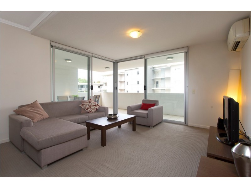 18/95 Clarence Road, Indooroopilly QLD 4068