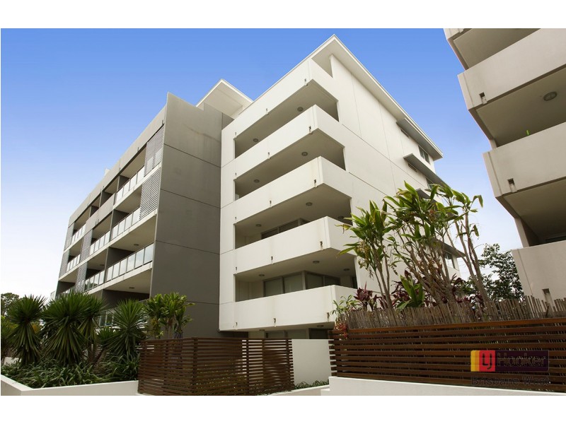 18/95 Clarence Road, Indooroopilly QLD 4068