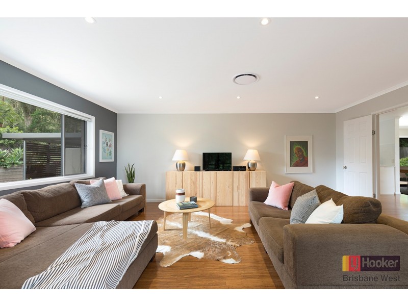 5 Azure Court, Bellbowrie QLD 4070