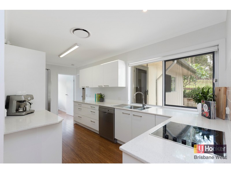 5 Azure Court, Bellbowrie QLD 4070