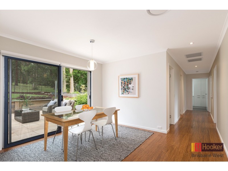 5 Azure Court, Bellbowrie QLD 4070