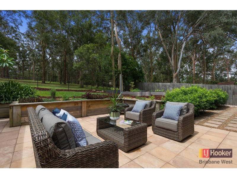 5 Azure Court, Bellbowrie QLD 4070