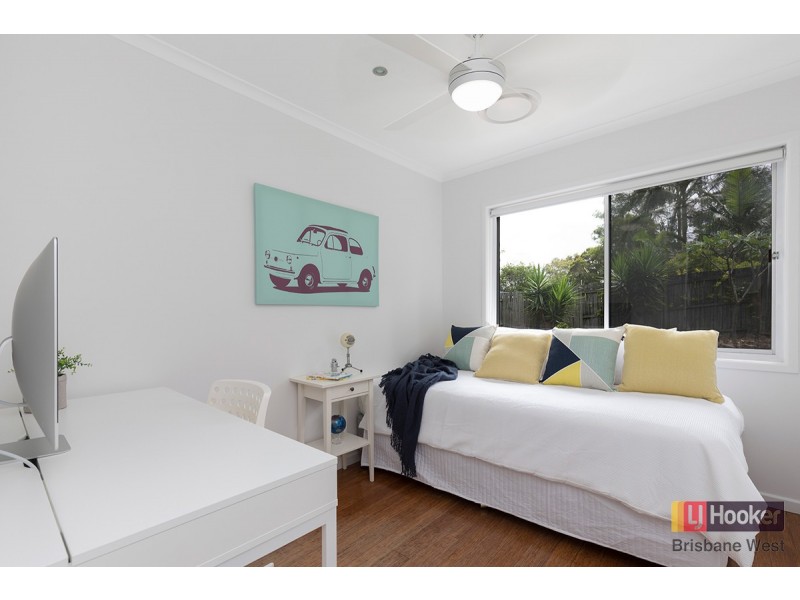 5 Azure Court, Bellbowrie QLD 4070