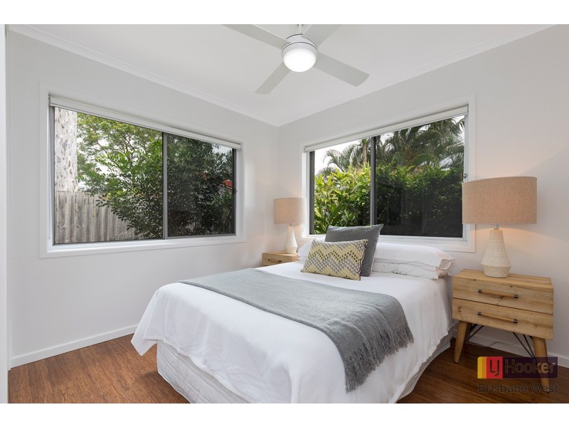 5 Azure Court, Bellbowrie QLD 4070