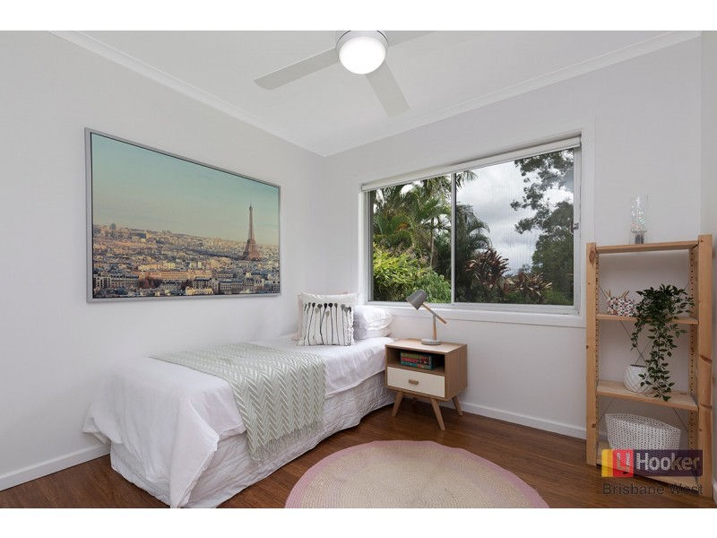 5 Azure Court, Bellbowrie QLD 4070