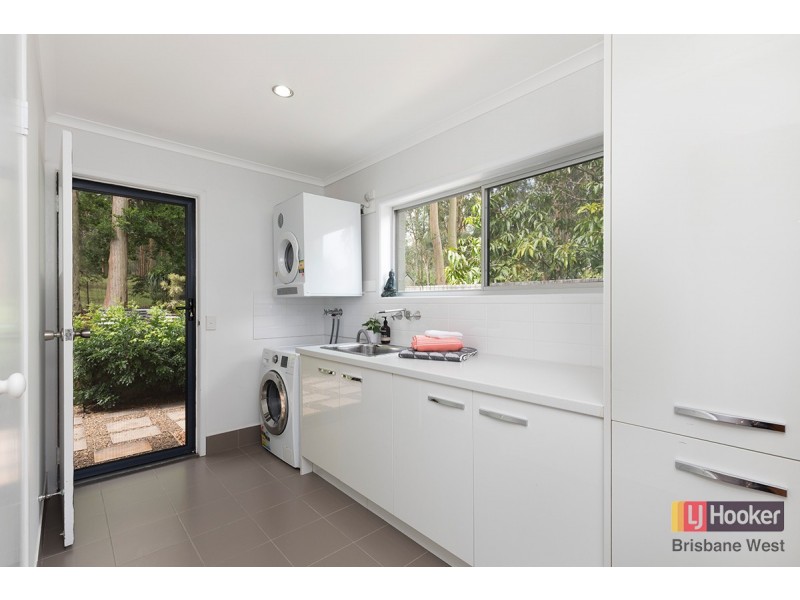 5 Azure Court, Bellbowrie QLD 4070