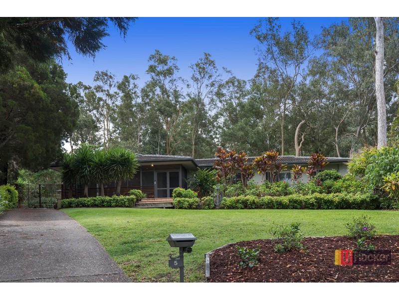 5 Azure Court, Bellbowrie QLD 4070