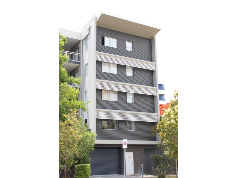 1/8 Underhill Avenue, Indooroopilly QLD 4068