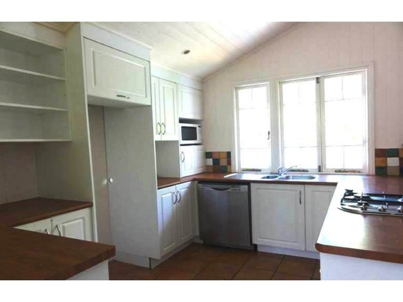 132 Waverley Road, Taringa QLD 4068