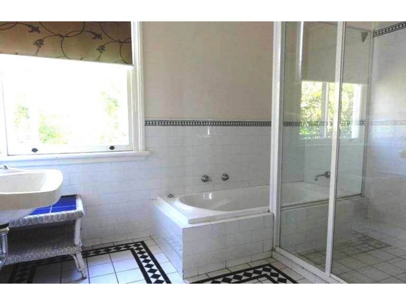 132 Waverley Road, Taringa QLD 4068