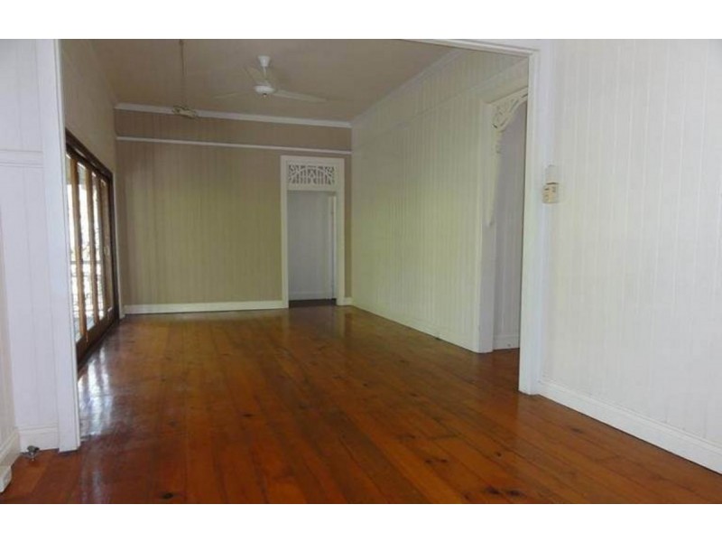 132 Waverley Road, Taringa QLD 4068