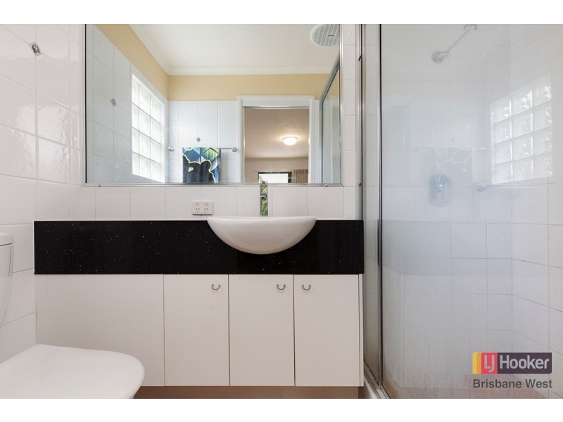 1/260 Sir Fred Schonell Drive, St Lucia QLD 4067