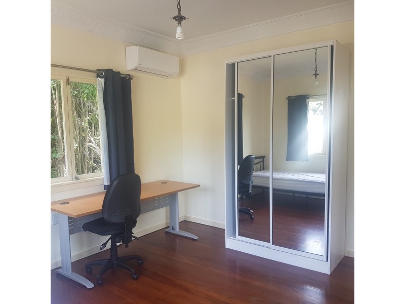 114 Sir Fred Schonell Drive, St Lucia QLD 4067