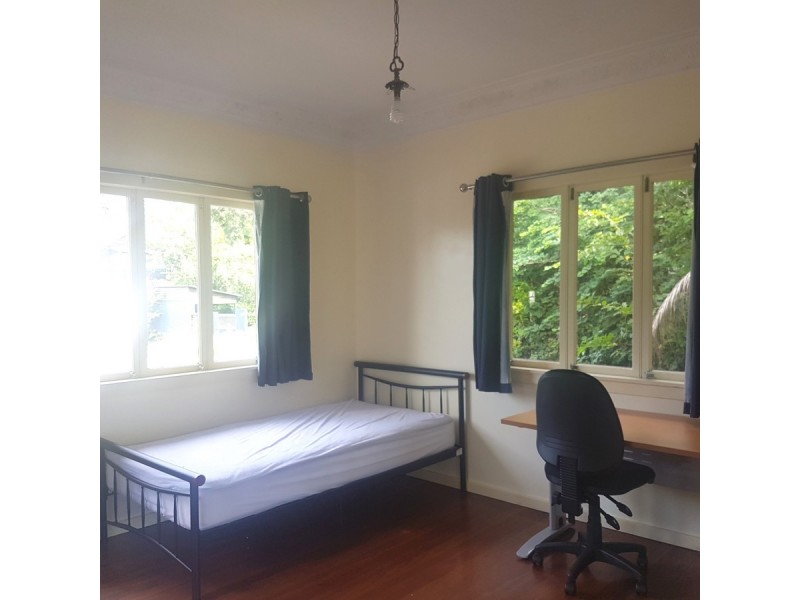 114 Sir Fred Schonell Drive, St Lucia QLD 4067