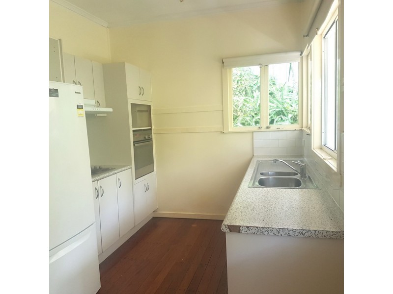 114 Sir Fred Schonell Drive, St Lucia QLD 4067