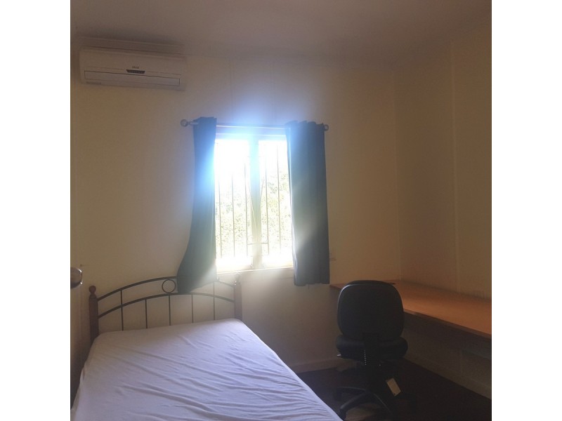 114 Sir Fred Schonell Drive, St Lucia QLD 4067