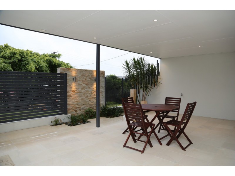 2/37 Sisley Street, St Lucia QLD 4067