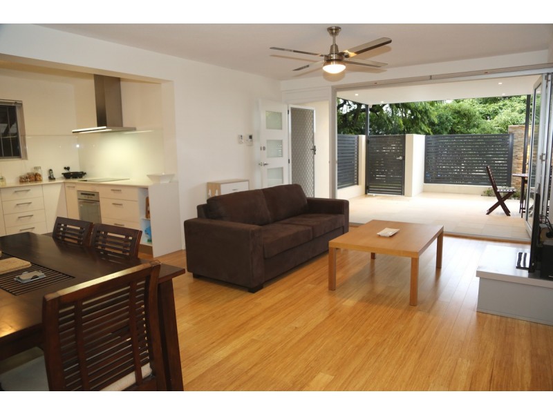2/37 Sisley Street, St Lucia QLD 4067