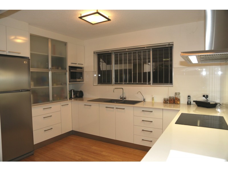 2/37 Sisley Street, St Lucia QLD 4067